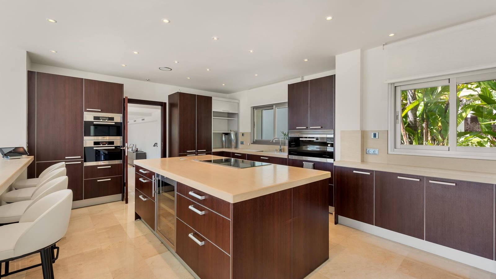 7 bedroom Villa for sale in Nueva Andalucia with pool garage - € 4,995,000 (Ref: 9308413)