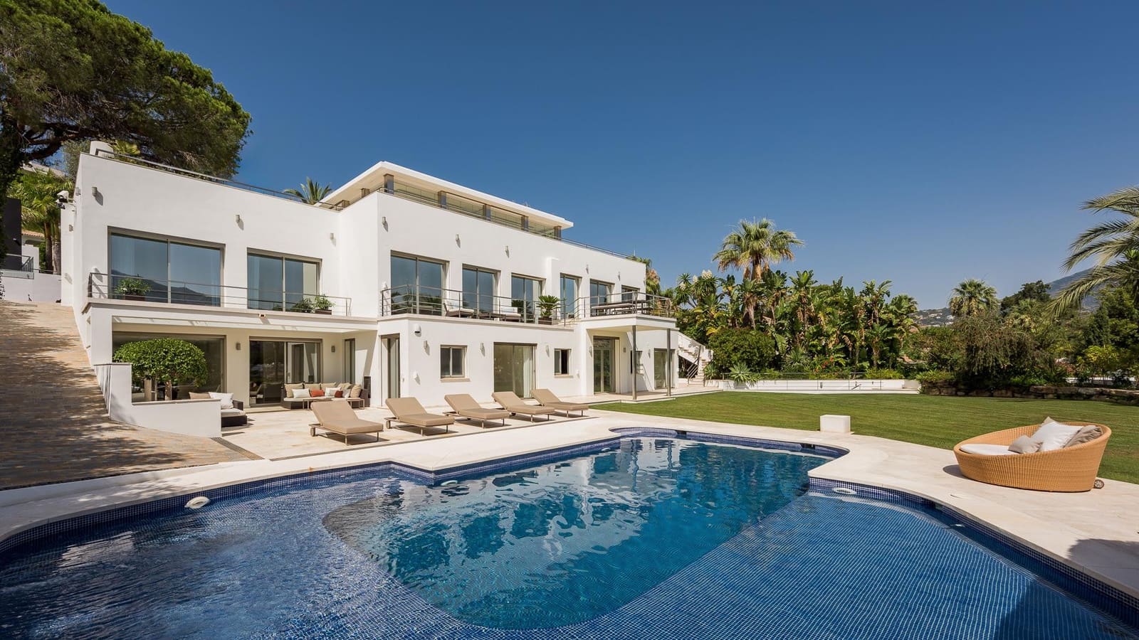 7 bedroom Villa for sale in Nueva Andalucia with pool garage - € 4,995,000 (Ref: 9308413)