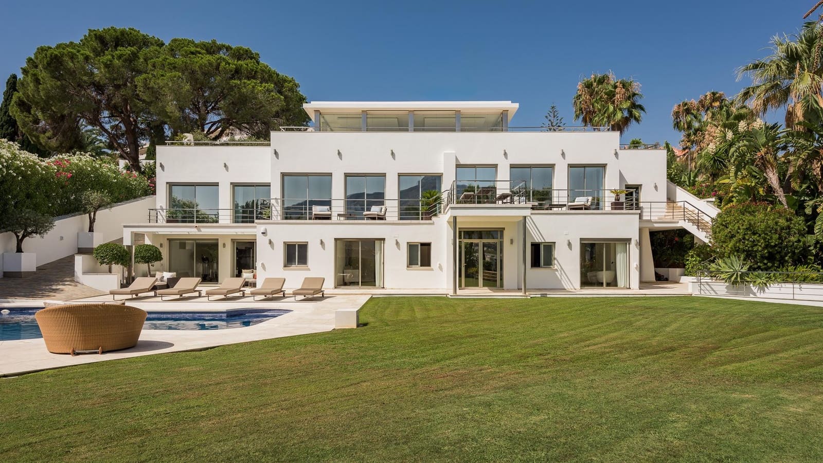 7 bedroom Villa for sale in Nueva Andalucia with pool garage - € 4,995,000 (Ref: 9308413)