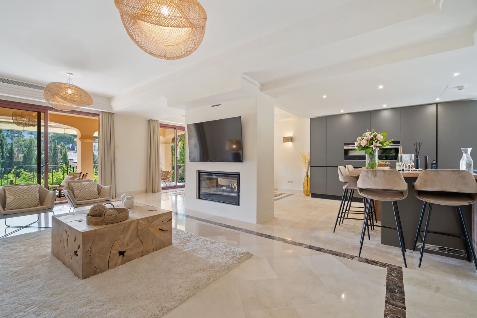 5 soverom Kjedet enebolig til salgs i Nueva Andalucia med svømmebasseng garasje - € 2 575 000 (Ref: 9310747)