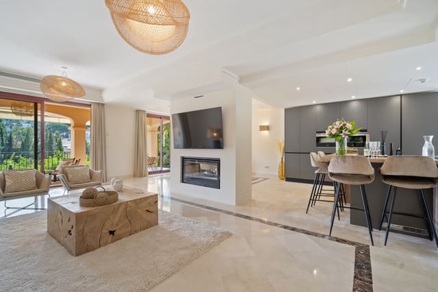 5 soverom Kjedet enebolig til salgs i Nueva Andalucia, Marbella med svømmebasseng garasje - € 2 575 000 (Ref: 9310747)