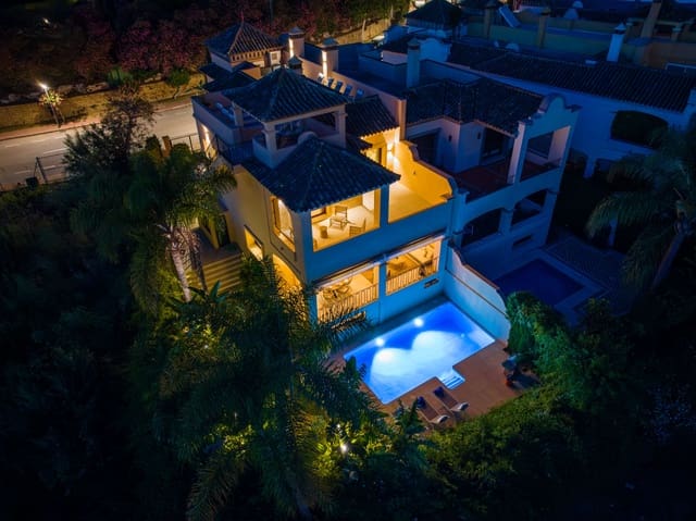 5 soverom Kjedet enebolig til salgs i Nueva Andalucia, Marbella med svømmebasseng garasje - € 2 575 000 (Ref: 9310747)