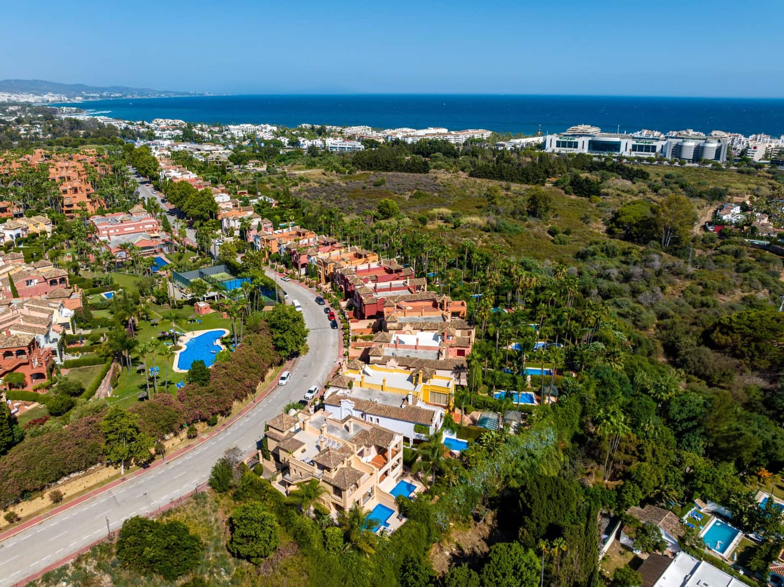 5 soverom Kjedet enebolig til salgs i Nueva Andalucia med svømmebasseng garasje - € 2 575 000 (Ref: 9310747)