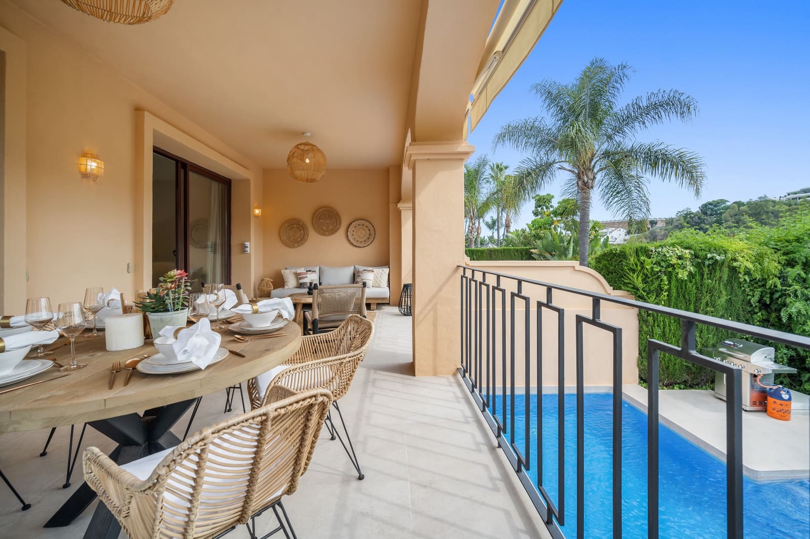5 soveværelse Semi-Rækkehus til salg i Nueva Andalucia med swimmingpool garage - € 2.575.000 (Ref: 9310747)