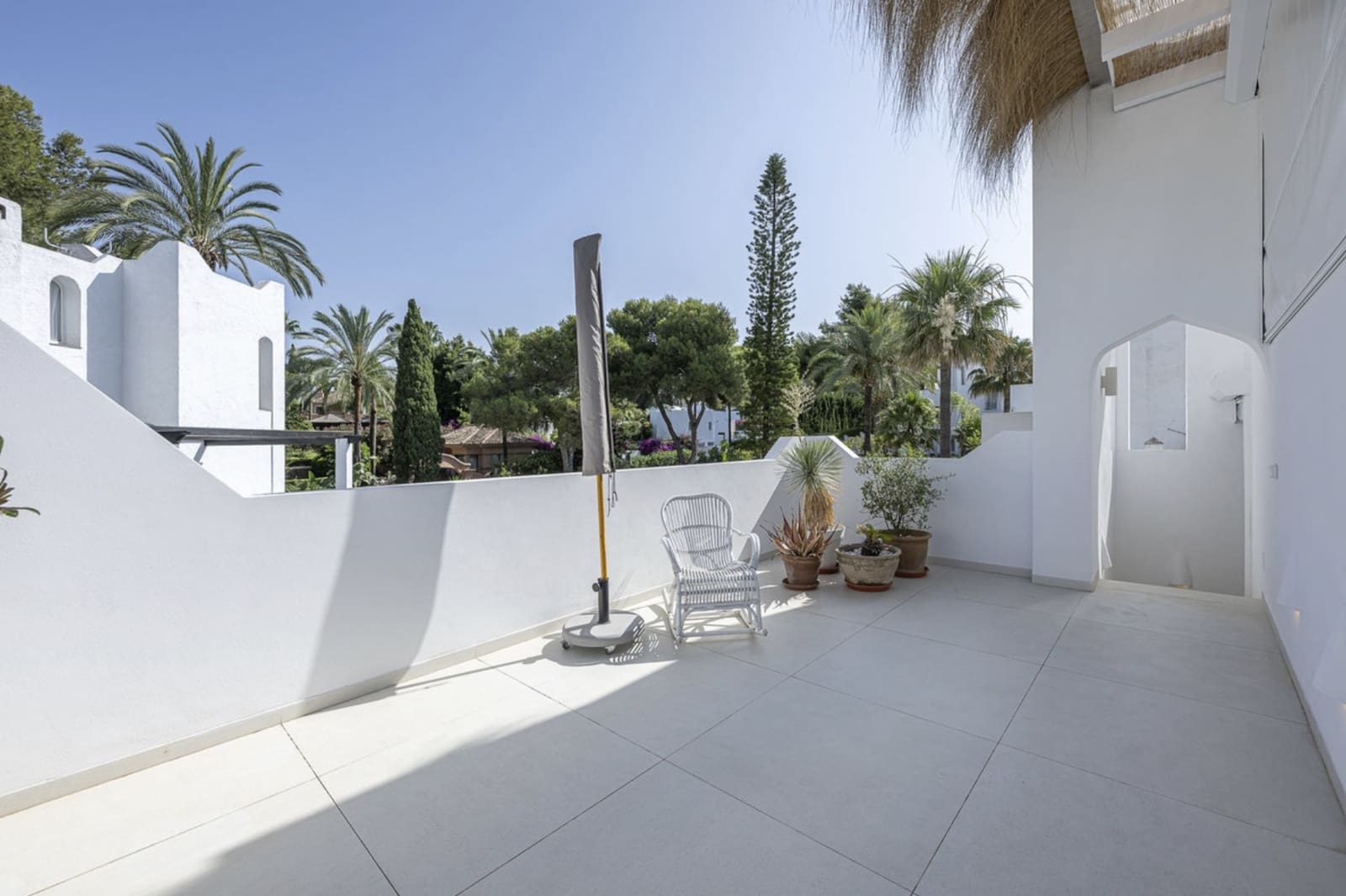 4 slaapkamer Villa te koop in Nueva Andalucia met zwembad garage - € 2.570.000 (Ref: 9310748)