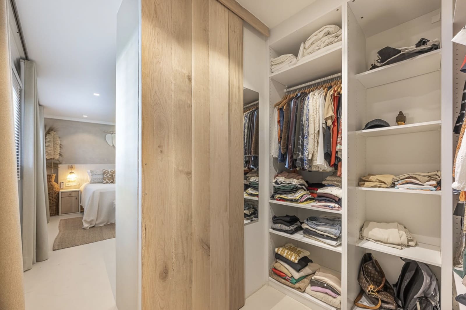 4 slaapkamer Villa te koop in Nueva Andalucia met zwembad garage - € 2.570.000 (Ref: 9310748)