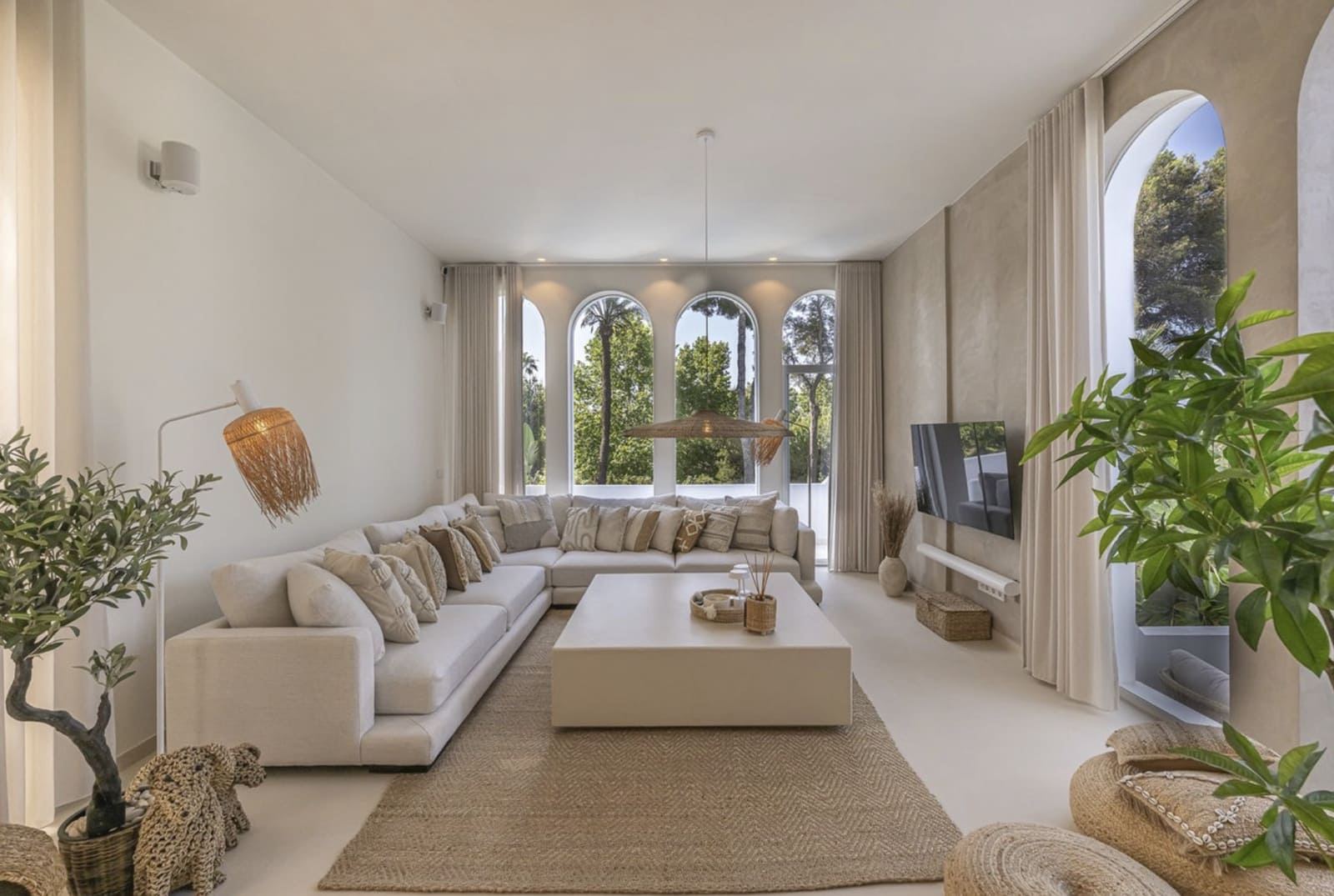 4 slaapkamer Villa te koop in Nueva Andalucia met zwembad garage - € 2.570.000 (Ref: 9310748)