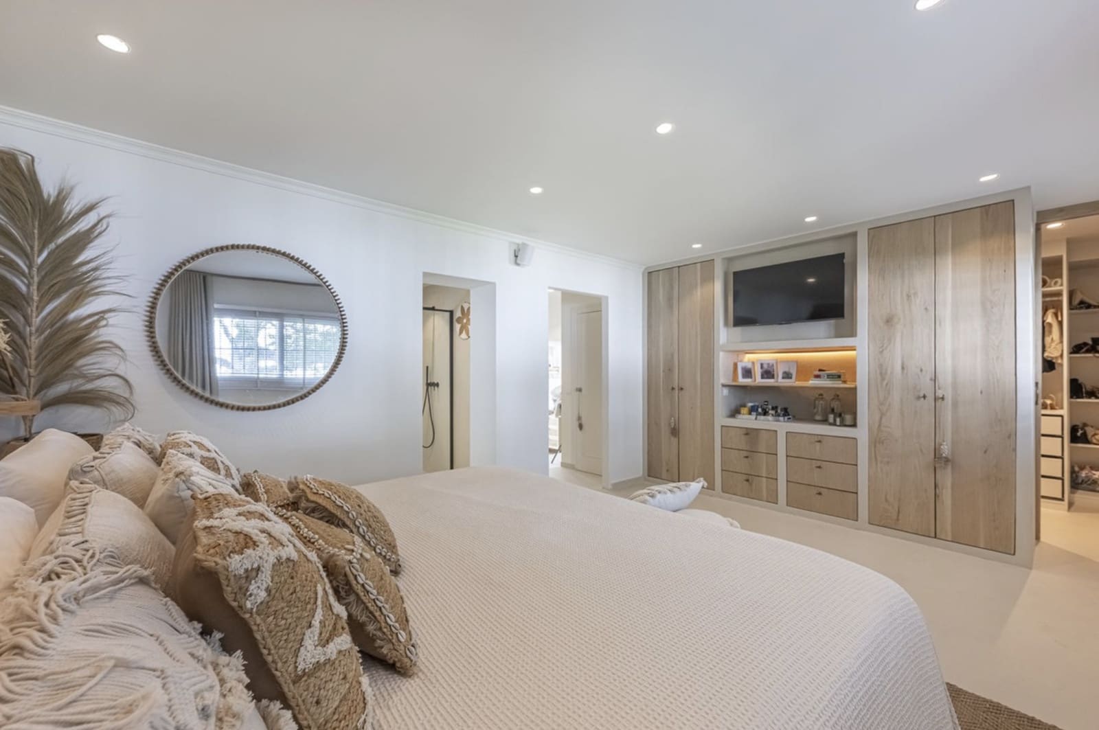 4 slaapkamer Villa te koop in Nueva Andalucia met zwembad garage - € 2.570.000 (Ref: 9310748)