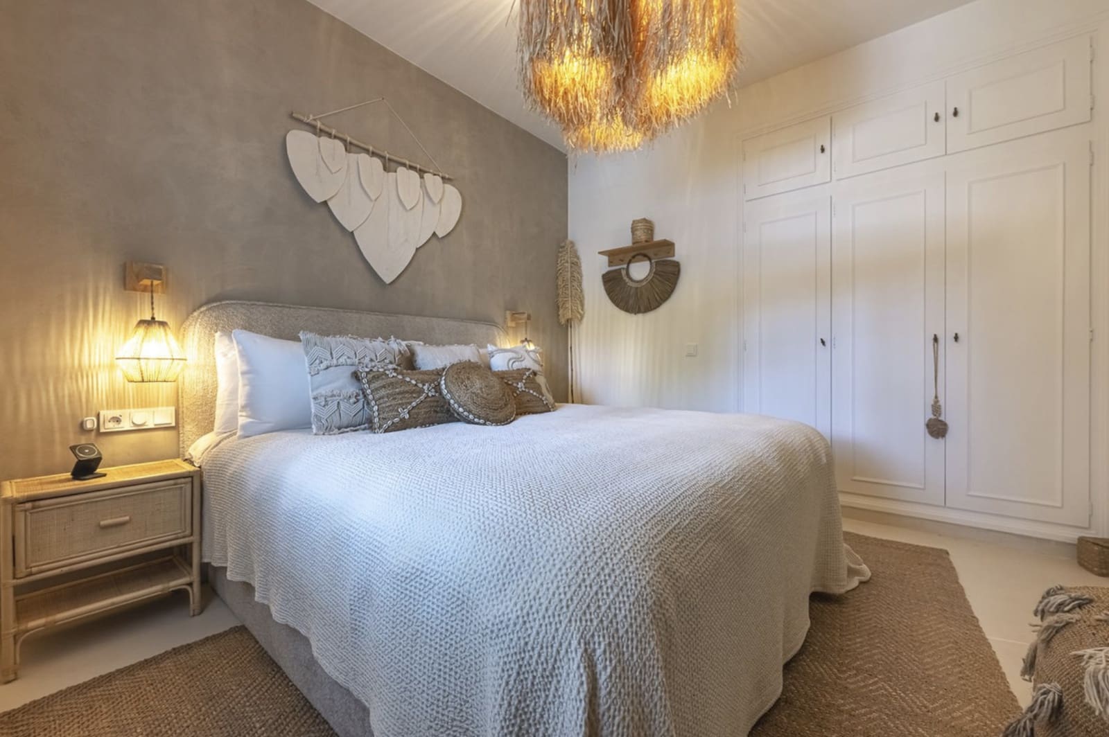 4 slaapkamer Villa te koop in Nueva Andalucia met zwembad garage - € 2.570.000 (Ref: 9310748)