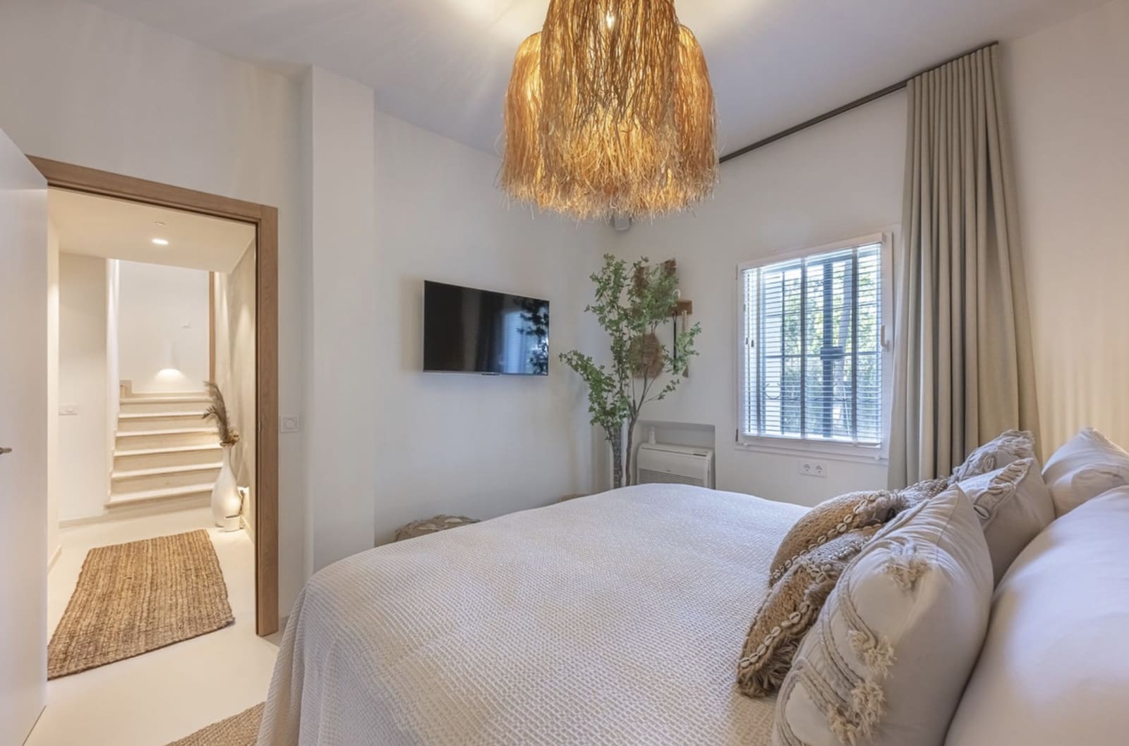 4 slaapkamer Villa te koop in Nueva Andalucia met zwembad garage - € 2.570.000 (Ref: 9310748)