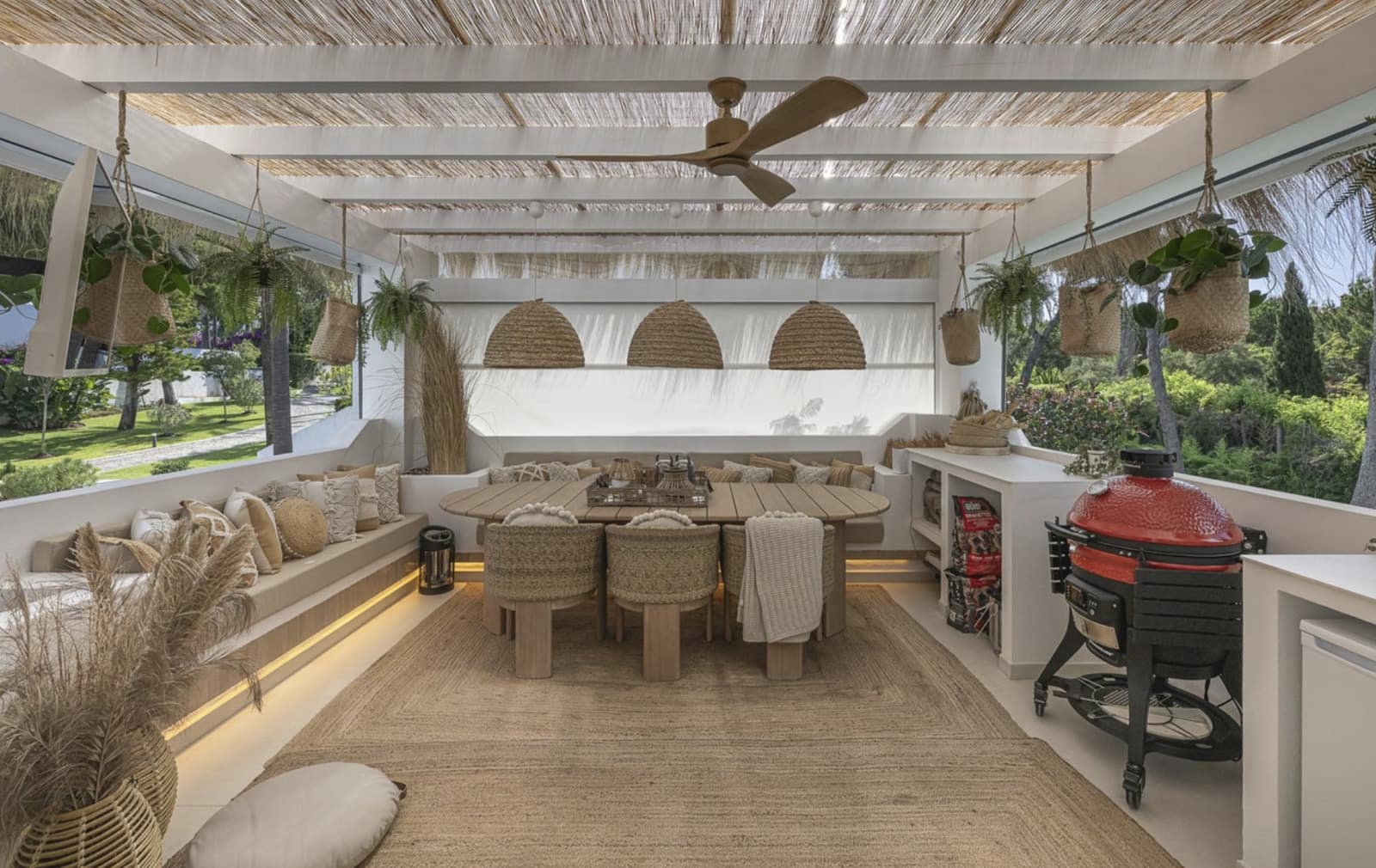 4 slaapkamer Villa te koop in Nueva Andalucia met zwembad garage - € 2.570.000 (Ref: 9310748)