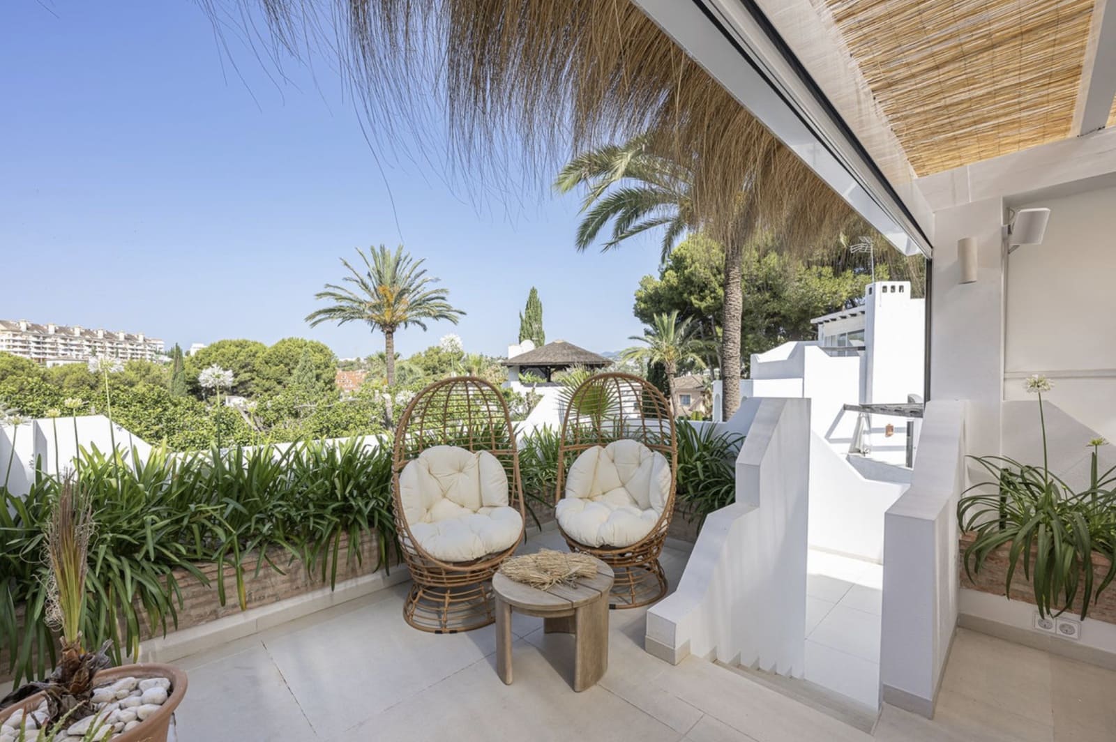 4 slaapkamer Villa te koop in Nueva Andalucia met zwembad garage - € 2.570.000 (Ref: 9310748)