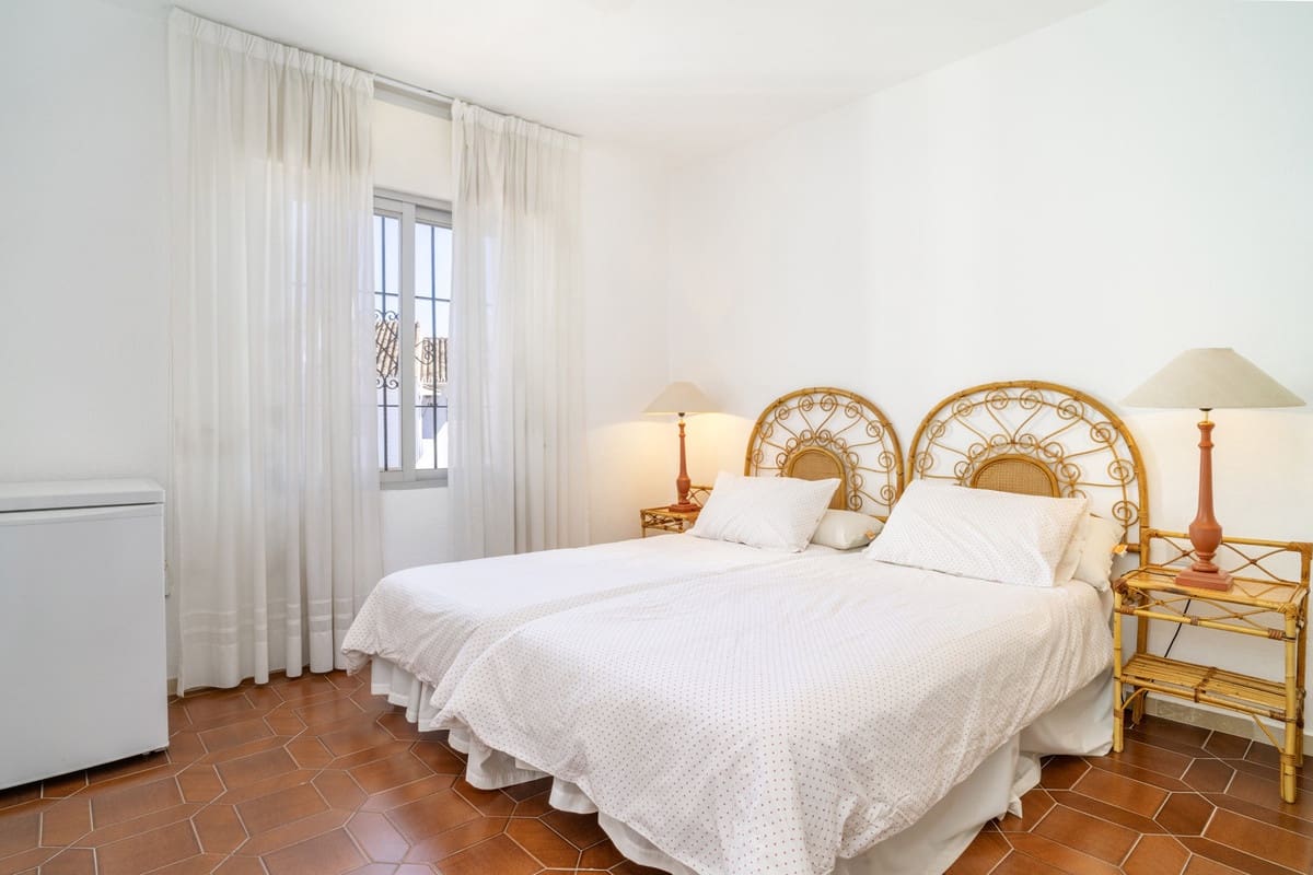 3 sovrum Lägenhet till salu i Nueva Andalucia med pool garage - 675 000 € (Ref: 9312634)