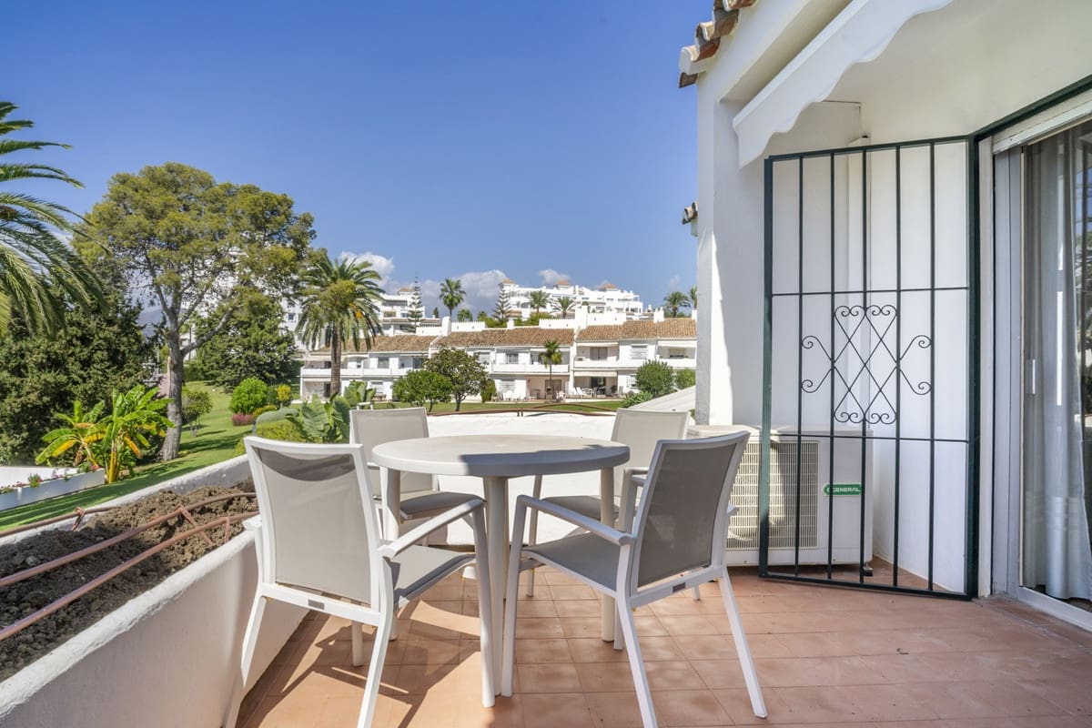 3 sovrum Lägenhet till salu i Nueva Andalucia med pool garage - 675 000 € (Ref: 9312634)