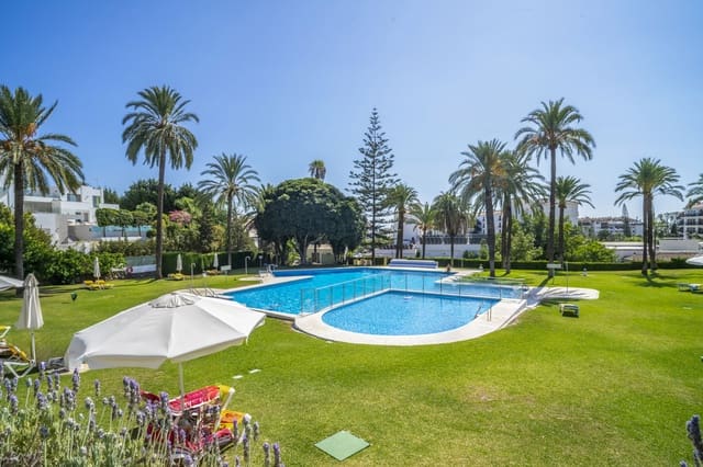 3 sovrum Lägenhet till salu i Nueva Andalucia, Marbella med pool garage - 675 000 € (Ref: 9312634)