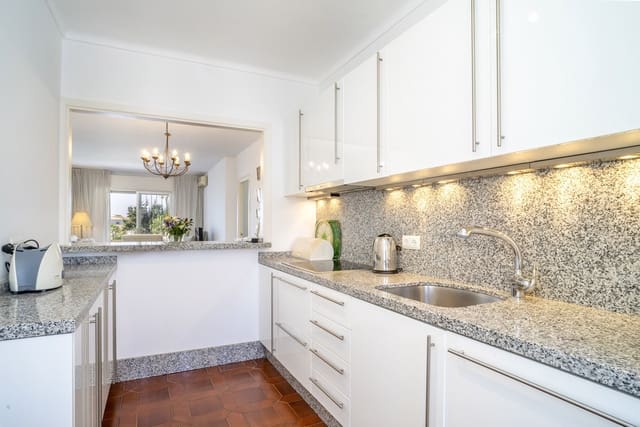 3 sovrum Lägenhet till salu i Nueva Andalucia, Marbella med pool garage - 675 000 € (Ref: 9312634)