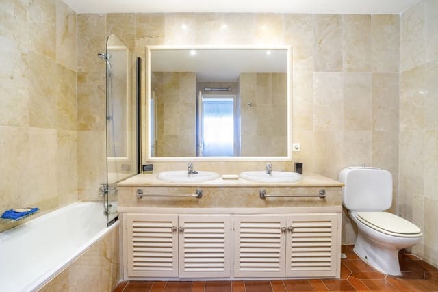 3 sovrum Lägenhet till salu i Nueva Andalucia, Marbella med pool garage - 675 000 € (Ref: 9312634)