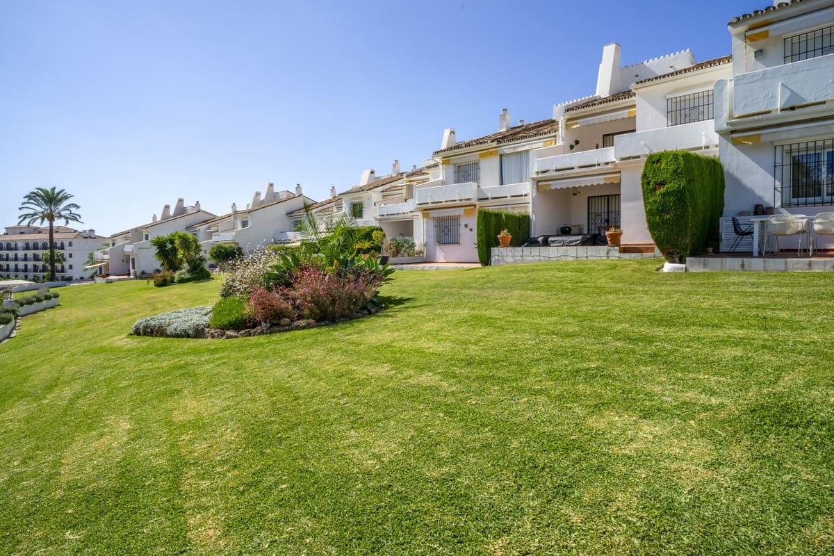3 sovrum Lägenhet till salu i Nueva Andalucia med pool garage - 675 000 € (Ref: 9312634)