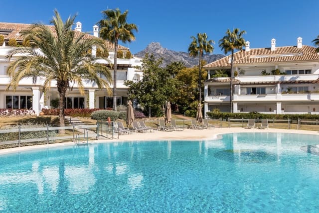 3 sovrum Takvåning till salu i Golden Mile, Marbella med pool garage - 1 975 000 € (Ref: 9312635)