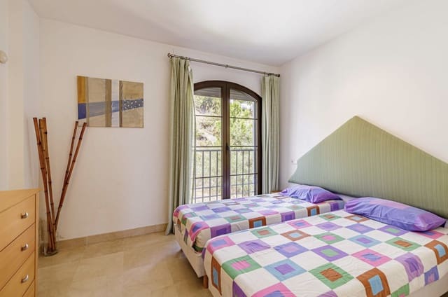 2 chambre Penthouse à vendre à Benahavís avec piscine garage - 420 000 € (Ref: 9317699)