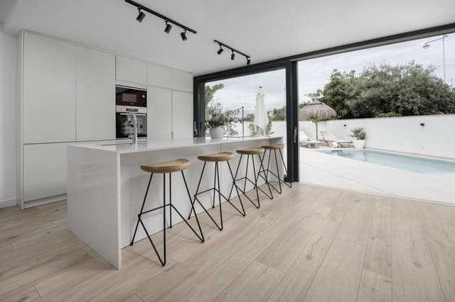 4 soveværelse Semi-Rækkehus til salg i San Pedro de Alcantara, Marbella med swimmingpool garage - € 1.595.000 (Ref: 9317700)