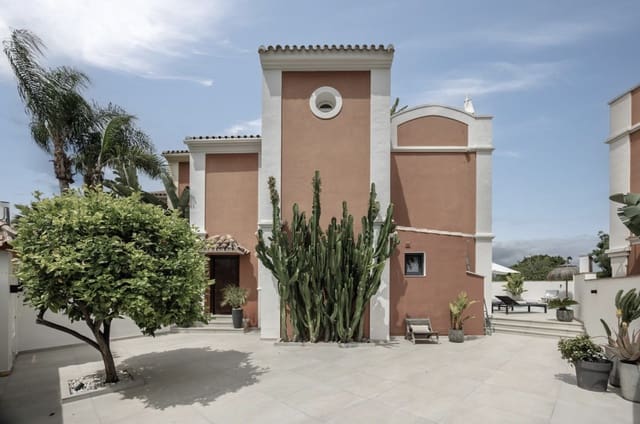 4 soveværelse Semi-Rækkehus til salg i San Pedro de Alcantara, Marbella med swimmingpool garage - € 1.595.000 (Ref: 9317700)
