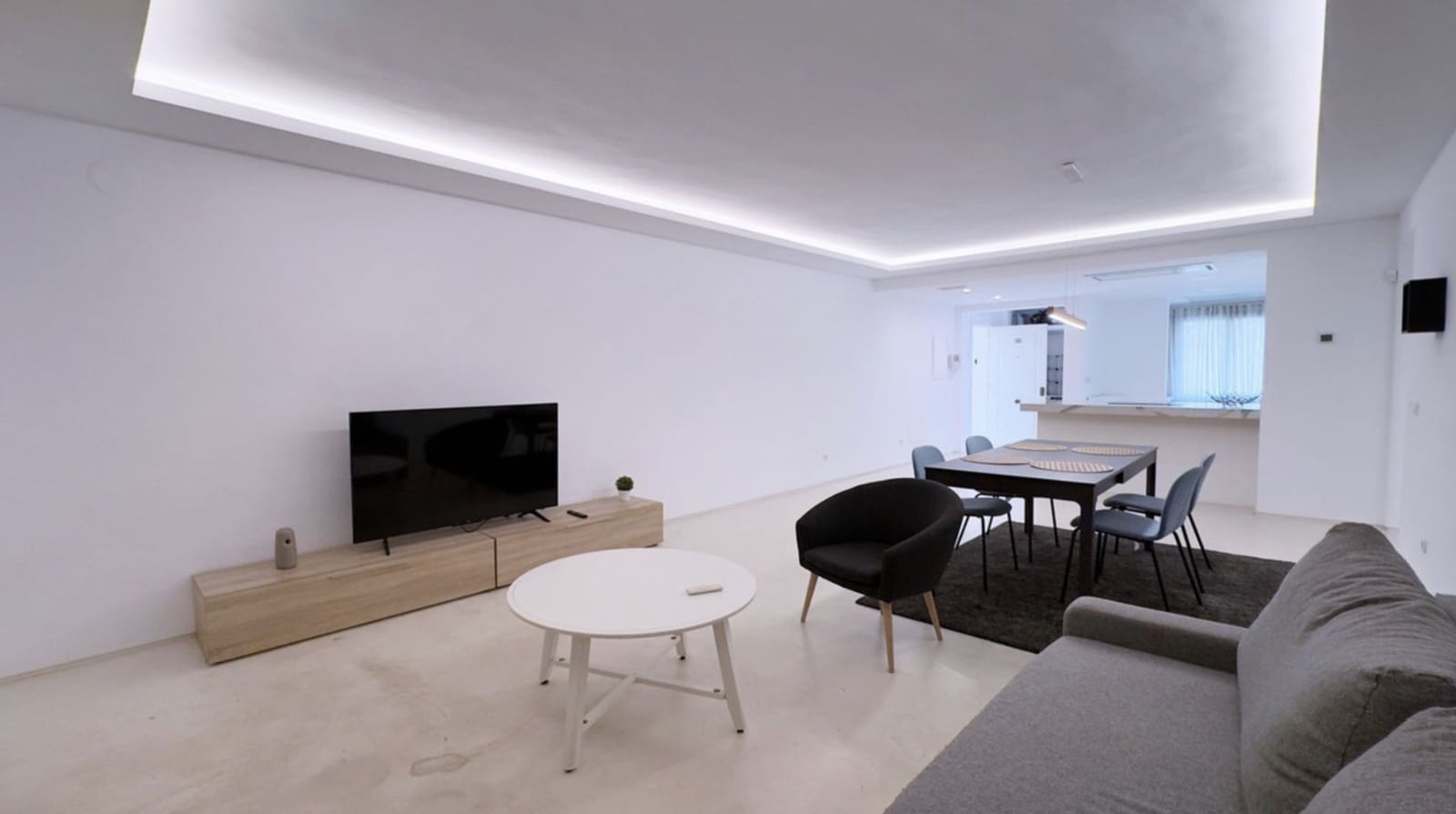 2 soverom Leilighet til salgs i Nueva Andalucia med svømmebasseng garasje - € 525 000 (Ref: 9321695)