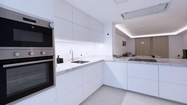 2 soverom Leilighet til salgs i Nueva Andalucia, Marbella med svømmebasseng garasje - € 525 000 (Ref: 9321695)