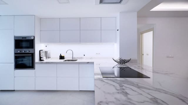 2 soverom Leilighet til salgs i Nueva Andalucia, Marbella med svømmebasseng garasje - € 525 000 (Ref: 9321695)