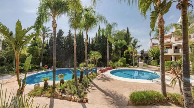 2 soverom Leilighet til salgs i Nueva Andalucia, Marbella med svømmebasseng garasje - € 525 000 (Ref: 9321695)