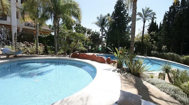 2 soverom Leilighet til salgs i Nueva Andalucia, Marbella med svømmebasseng garasje - € 525 000 (Ref: 9321695)