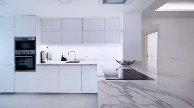 2 chambre Appartement à vendre à Nueva Andalucia, Marbella avec piscine garage - 525 000 € (Ref: 9321695)