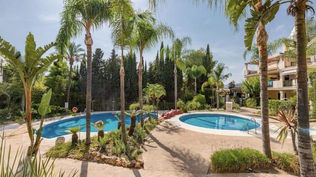 2 chambre Appartement à vendre à Nueva Andalucia, Marbella avec piscine garage - 525 000 € (Ref: 9321695)