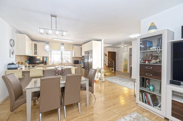 5 chambre Maison de Ville à vendre à San Pedro de Alcantara, Marbella avec garage - 885 000 € (Ref: 9330486)