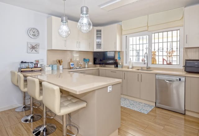 5 chambre Maison de Ville à vendre à San Pedro de Alcantara, Marbella avec garage - 885 000 € (Ref: 9330486)