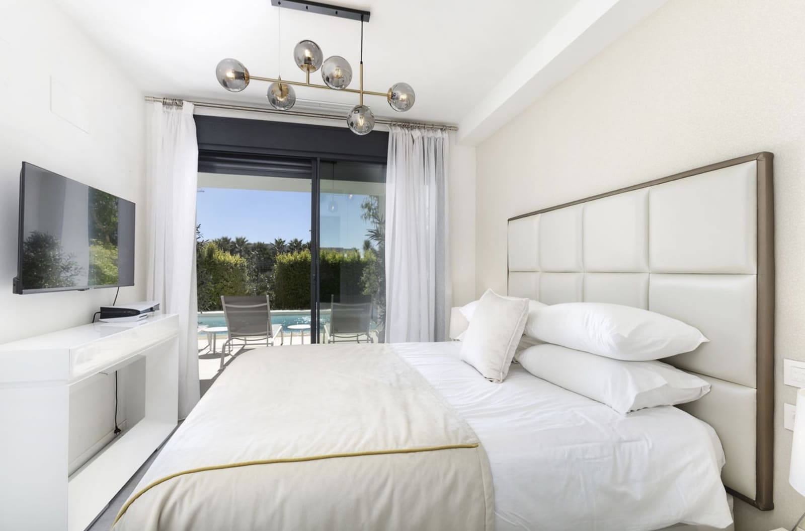 3 bedroom Townhouse for sale in Marbella with pool garage - € 1,400,000 (Ref: 9330487)