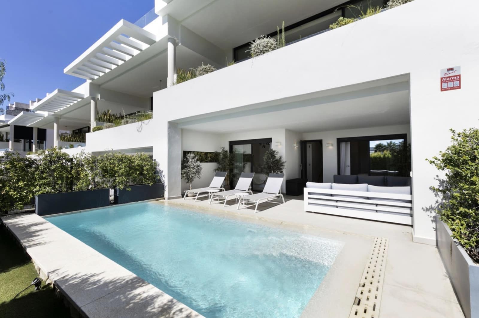 3 bedroom Townhouse for sale in Marbella with pool garage - € 1,400,000 (Ref: 9330487)