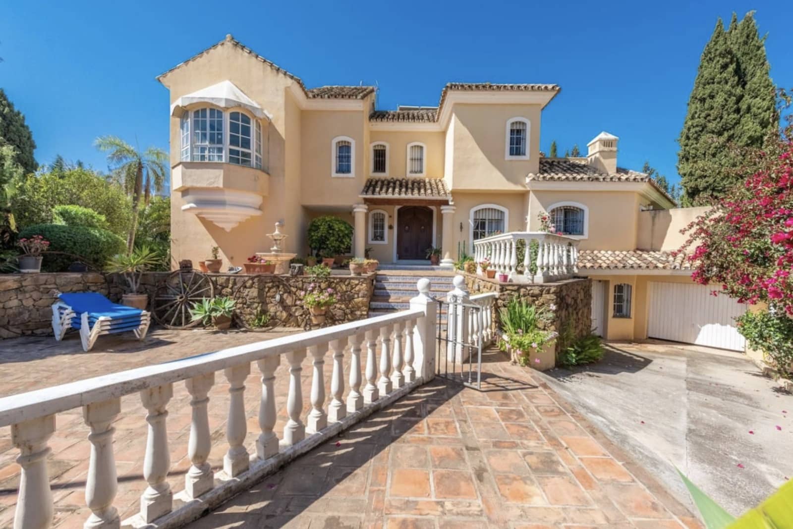 8 makuuhuone Huvila myytävänä paikassa Marbella mukana uima-altaan 
autotalli - 2 100 000 € (Ref: 9330488)