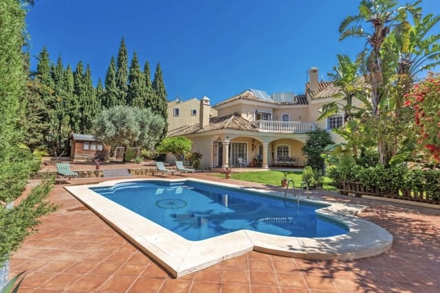 8 makuuhuone Huvila myytävänä paikassa Marbella mukana uima-altaan 
autotalli - 2 100 000 € (Ref: 9330488)