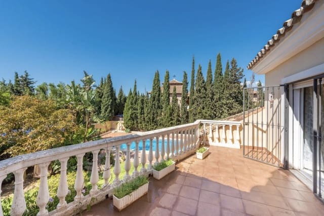 8 soverom Villa til salgs i Marbella med svømmebasseng garasje - € 2 100 000 (Ref: 9330488)