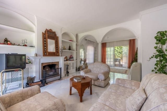 8 soverom Villa til salgs i Marbella med svømmebasseng garasje - € 2 100 000 (Ref: 9330488)