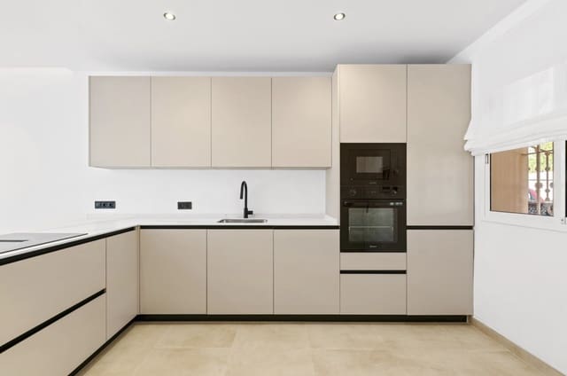 3 sypialnia Apartament na sprzedaż w Marbella z basenem garażem - 725 000 € (Ref: 9330489)