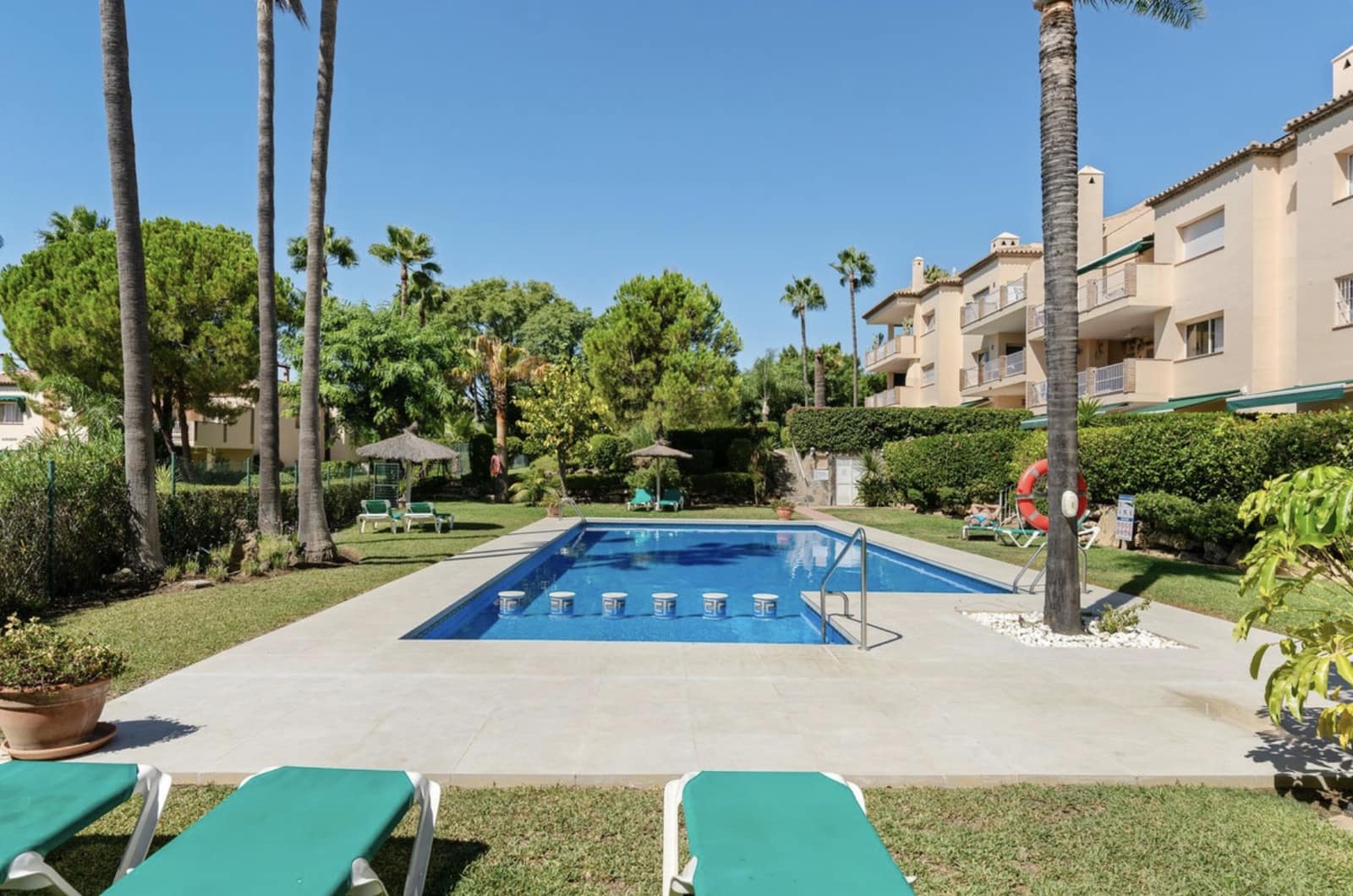 3 sypialnia Apartament na sprzedaż w Marbella z basenem garażem - 725 000 € (Ref: 9330489)