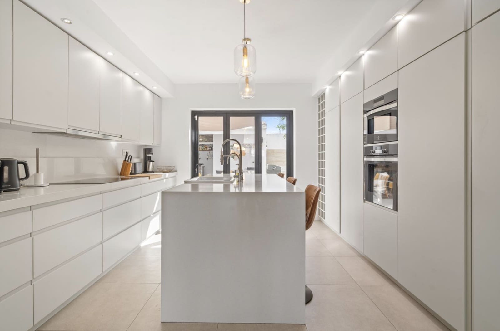 6 sovrum Villa till salu i Marbella med pool garage - 1 500 000 € (Ref: 9330490)