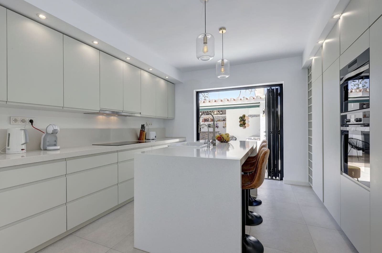 6 sovrum Villa till salu i Marbella med pool garage - 1 500 000 € (Ref: 9330490)