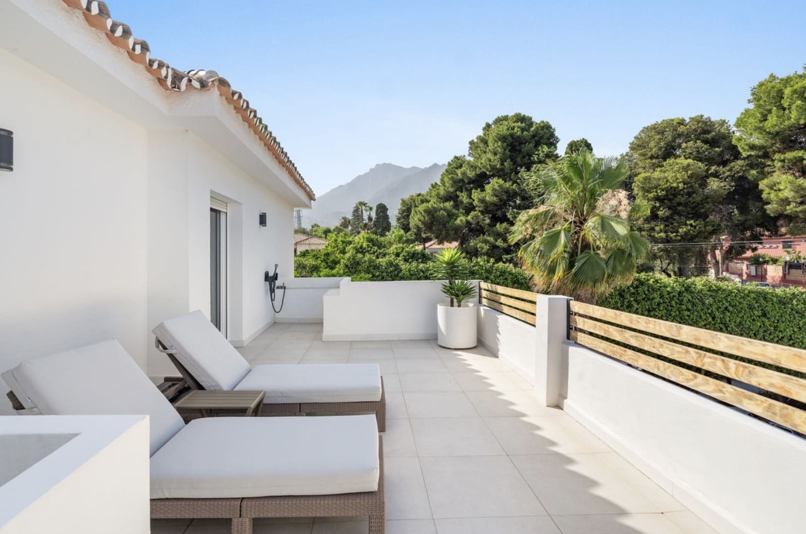 6 sovrum Villa till salu i Marbella med pool garage - 1 500 000 € (Ref: 9330490)