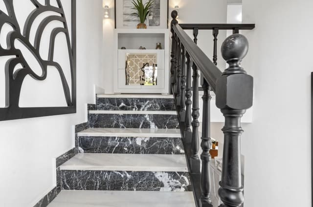 6 sovrum Villa till salu i Marbella med pool garage - 1 500 000 € (Ref: 9330490)