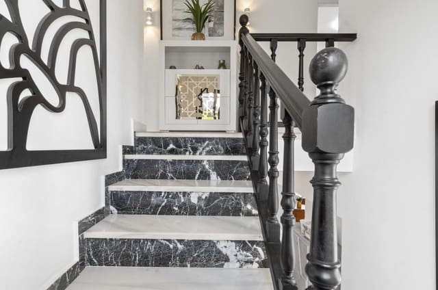 6 sovrum Villa till salu i Marbella med pool garage - 1 400 000 € (Ref: 9330490)