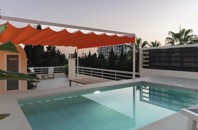 3 sypialnia Penthouse na sprzedaż w Marbella z basenem - 1 695 000 € (Ref: 9330491)