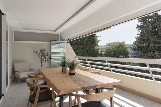 3 sypialnia Penthouse na sprzedaż w Marbella z basenem - 1 695 000 € (Ref: 9330491)